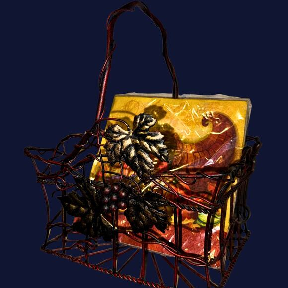 Vintage Metal Wire Grape Basket – Tuscan Kitchen Storage - Picture 4 of 6